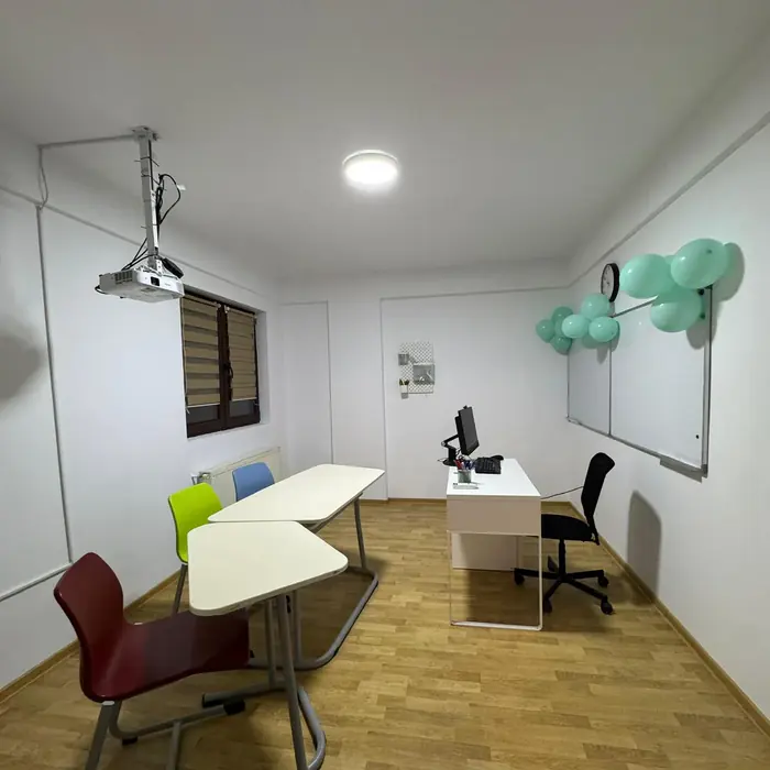 Sala de meditații TeachMe Voluntari — vedere generală